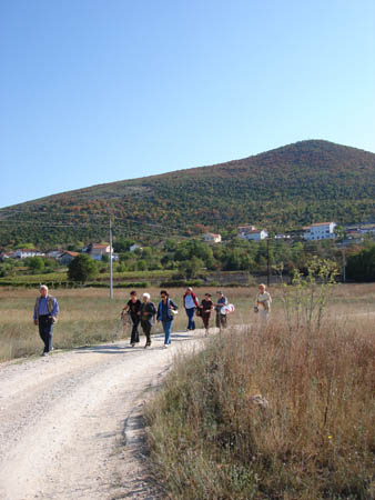 008 - Piccolo gruppo in cammino